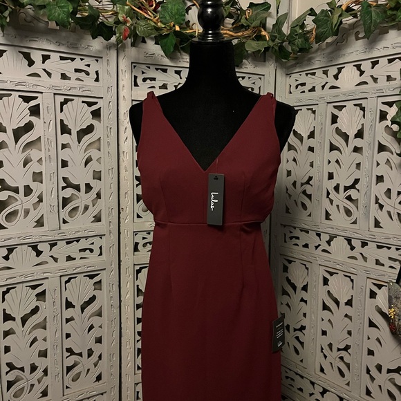 NWT! LULUS LOVELY MAROON RED FITTED WITH TRUMPET SKIRT SLEEVELESS FORMAL DRESS - Picture 2 of 9